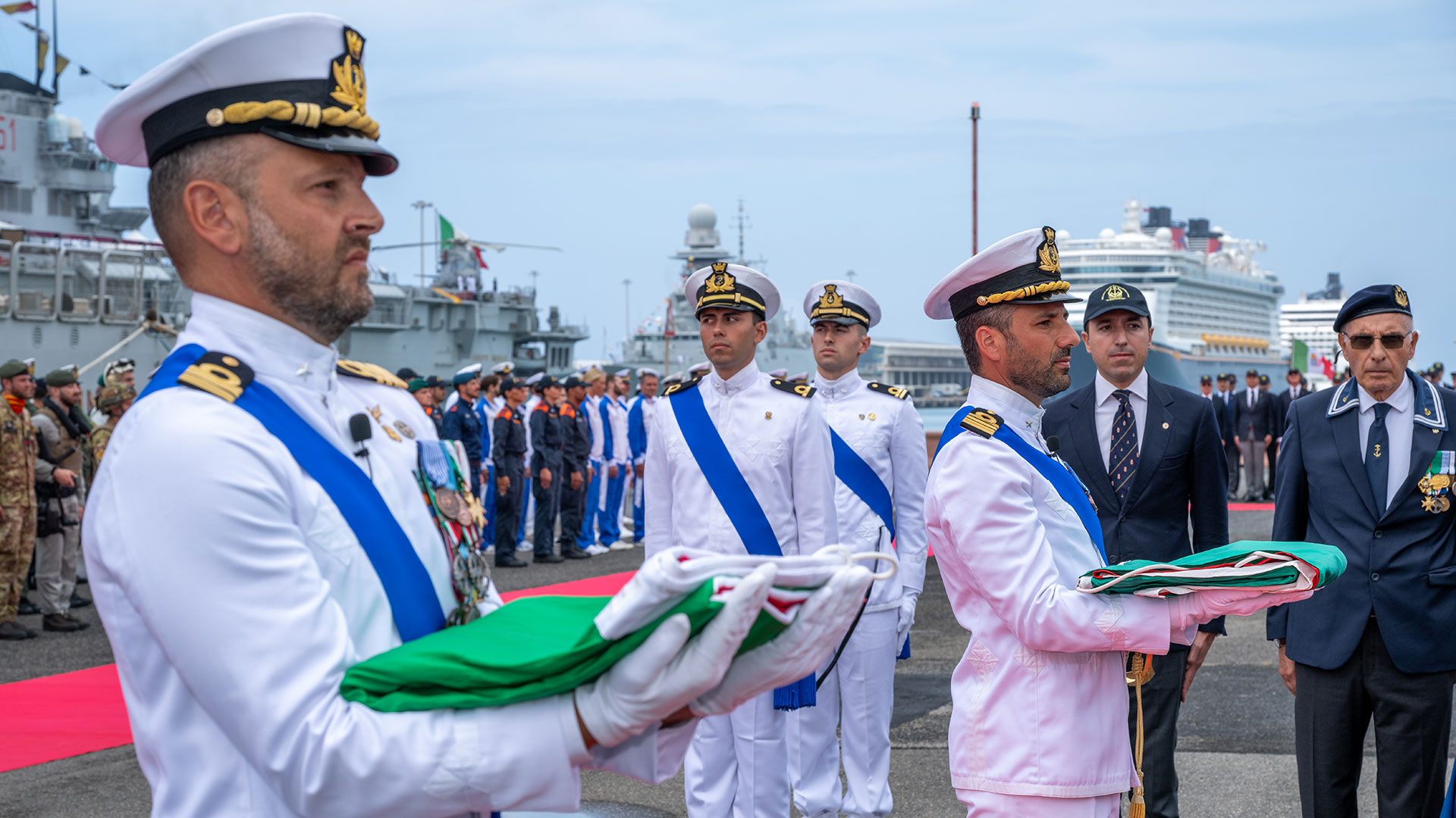 Bandiera di Combattimento, la consegna a nave Thaon di Revel e nave