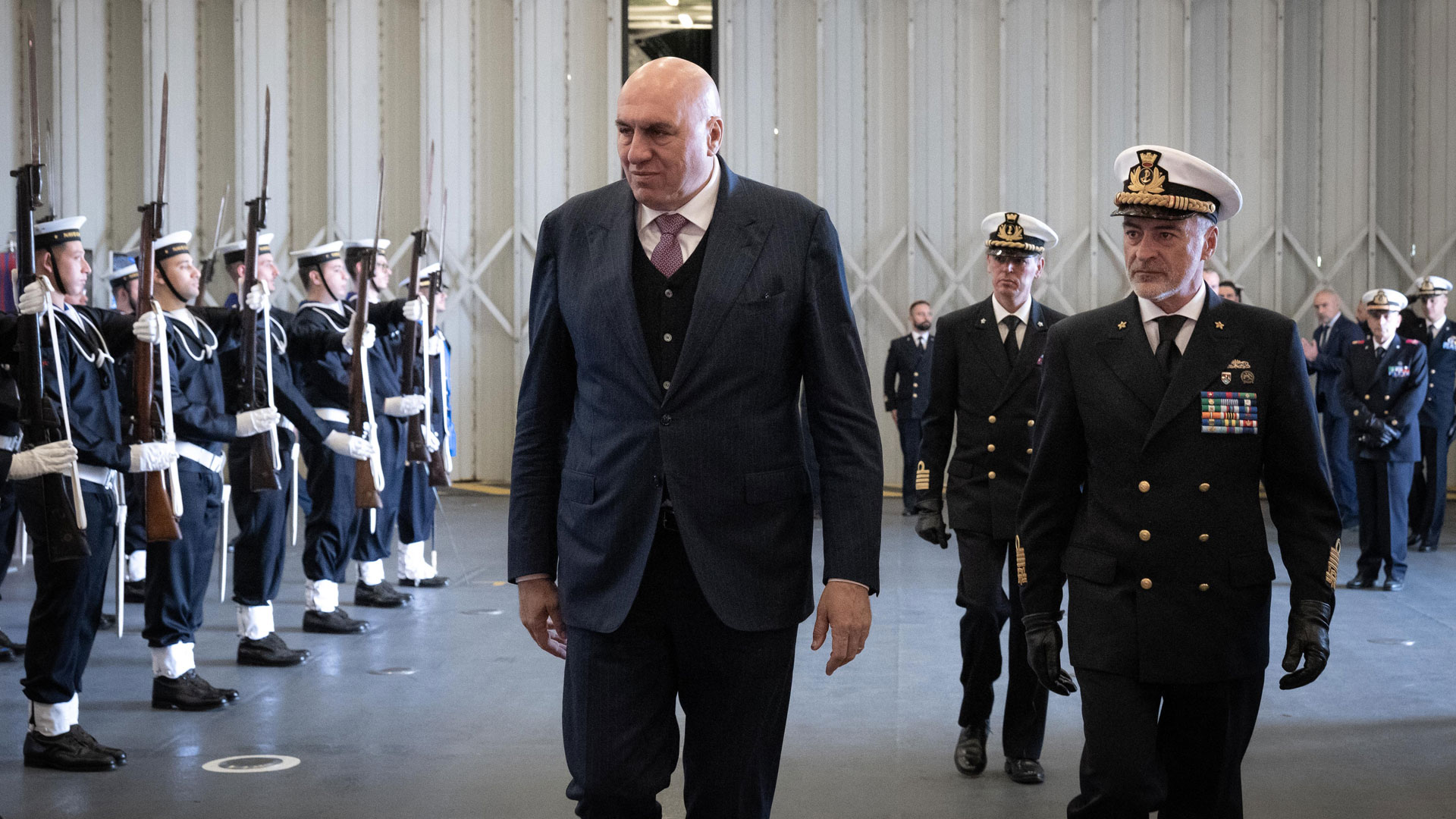 cast di un militare e mezzo