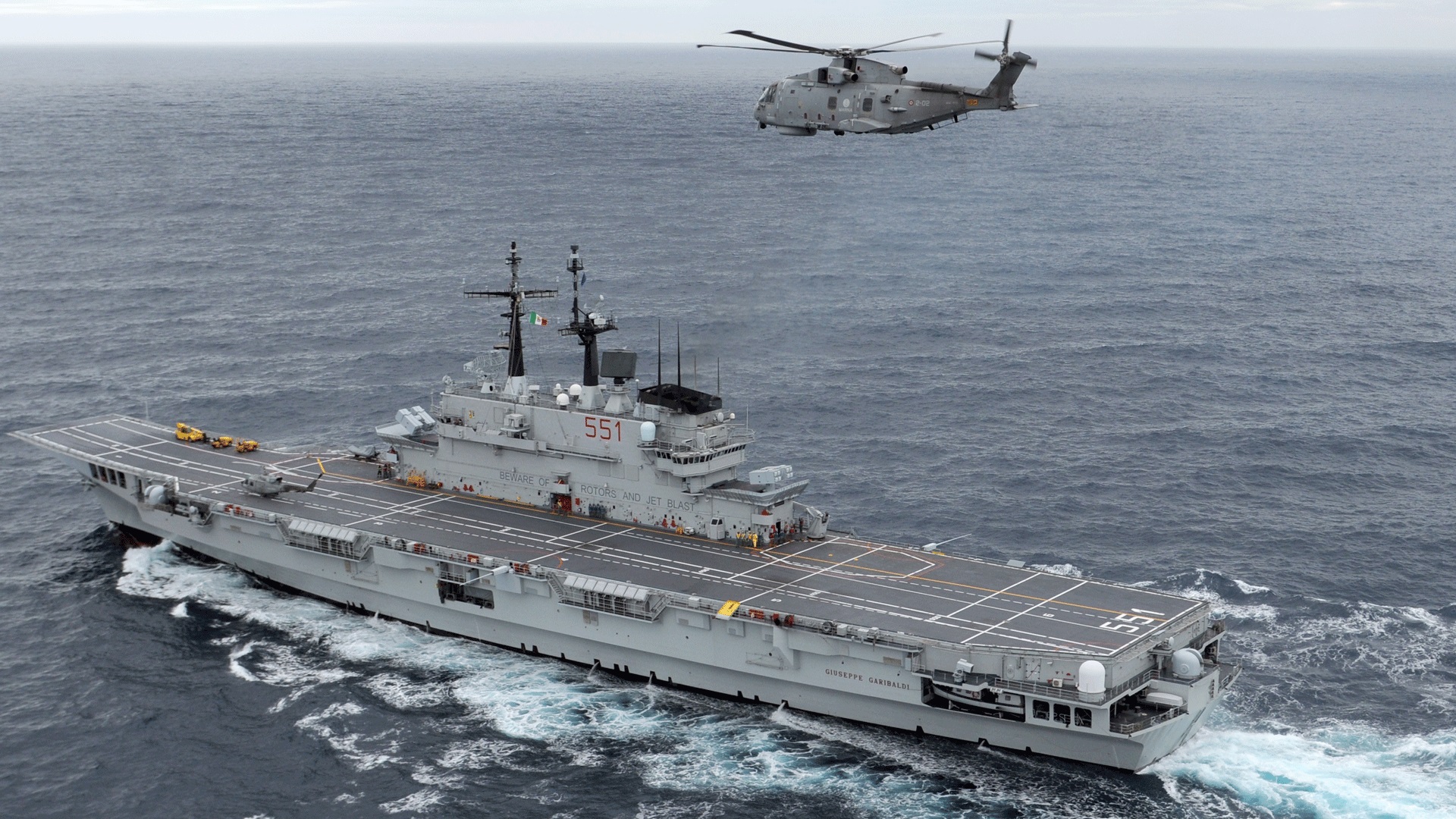 54c1291b-86de-41e7-aa18-f270ea894971attività-di-volo-eh-101-su-nave-garibaldi.jpg